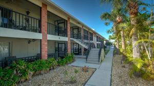 10-_1531_placida_rd_unit_4202_englewood_claire_spencer