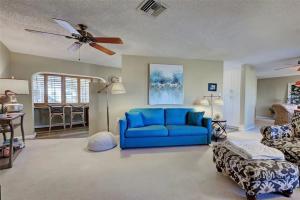 643living_room_3